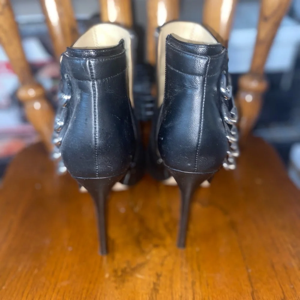 Pinned booties - Picture 2 of 4